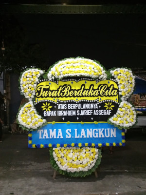 Papan Bunga Duka di Batu Benawa